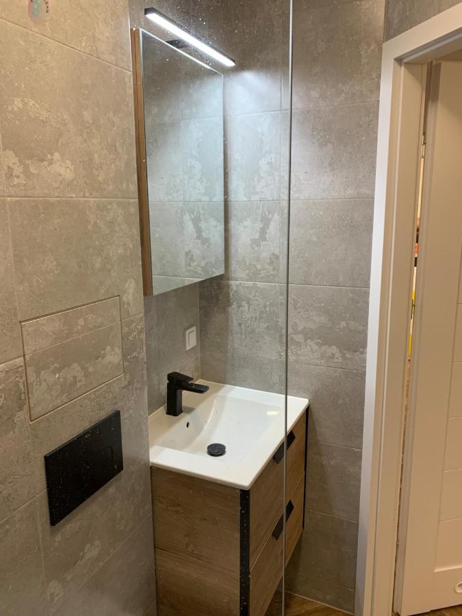 Close Wola Apartment